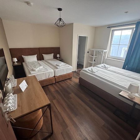 Hotel Capitol Zentrum - 24H - フリードリヒスハーフェン エクステリア 写真